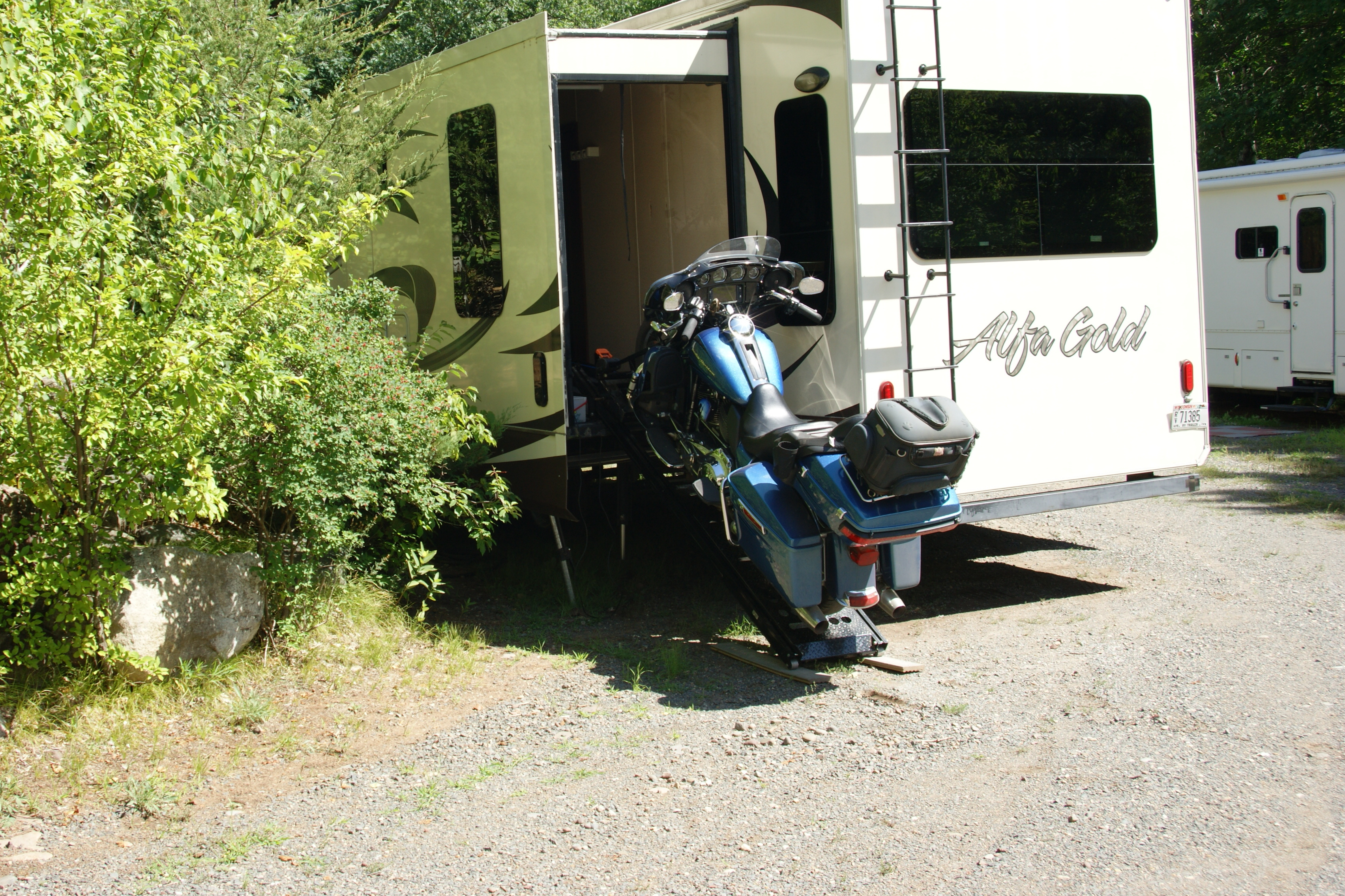 2016 Lifestyle Campers ALFA GOLD 3905SH MOTORCYCLE GARAGE RV