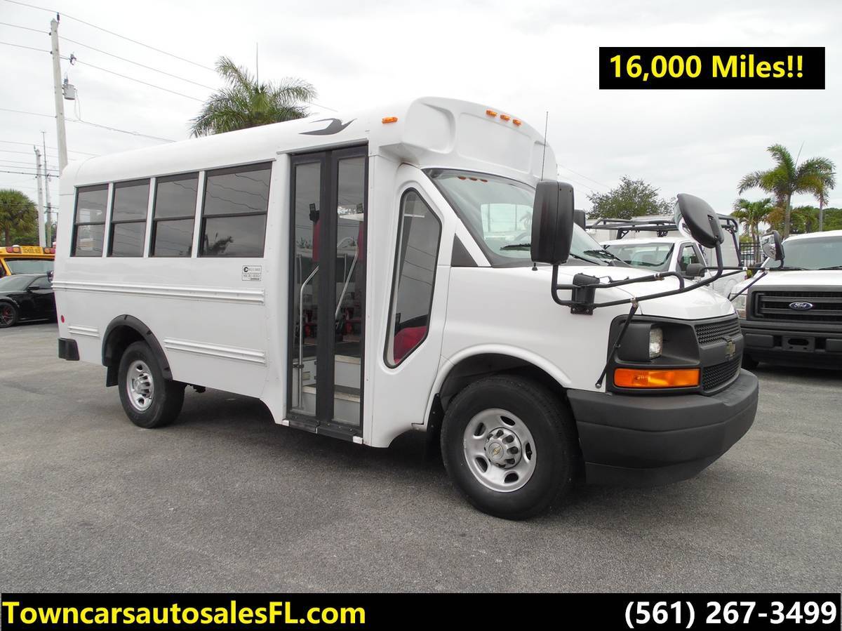 2017 CHEVROLET EXPRESS 3500 in West Palm Beach, FL