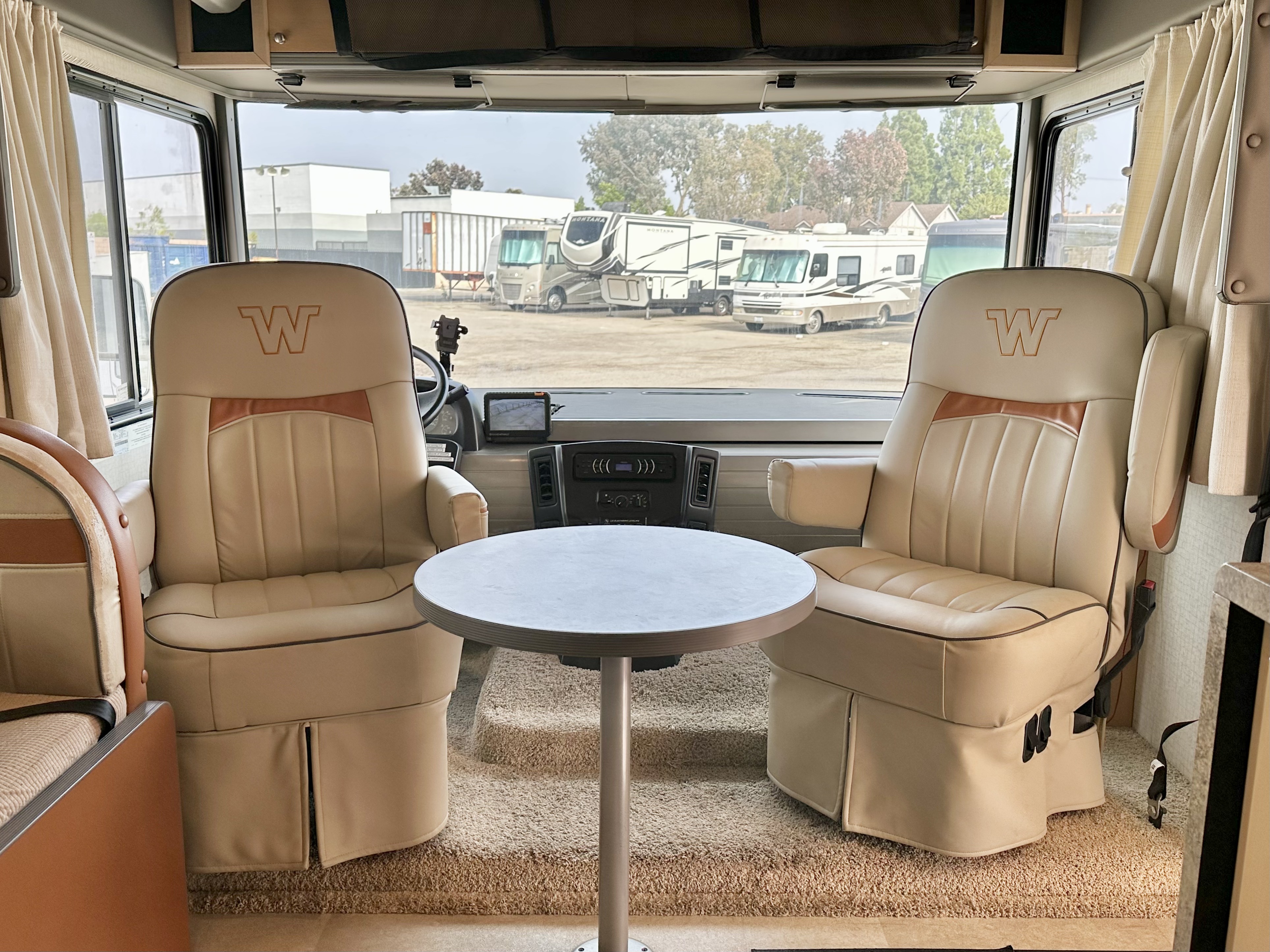 2015 Winnebago BRAVE 27B in seal beach CA