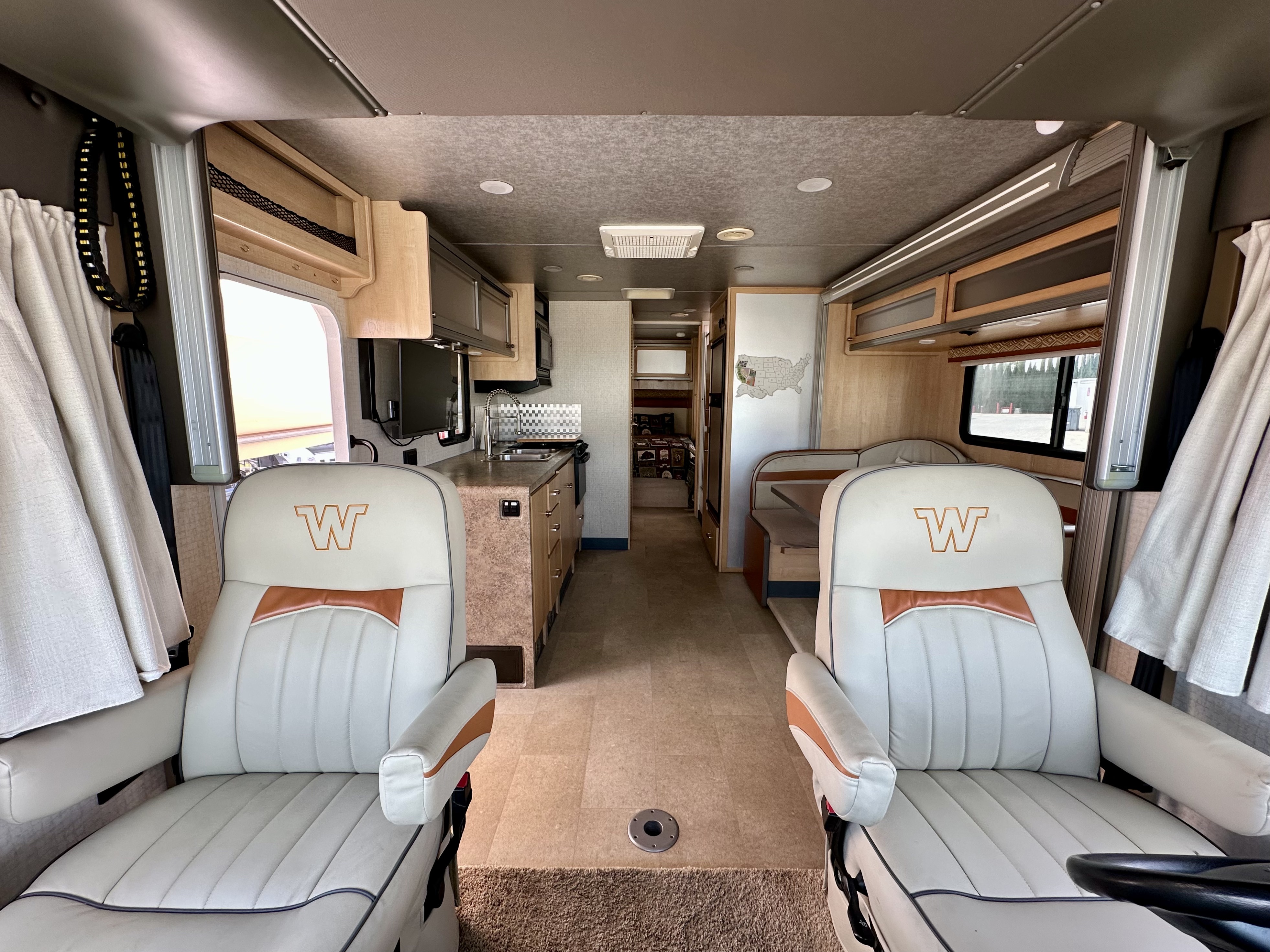 2015 Winnebago BRAVE 27B in seal beach CA