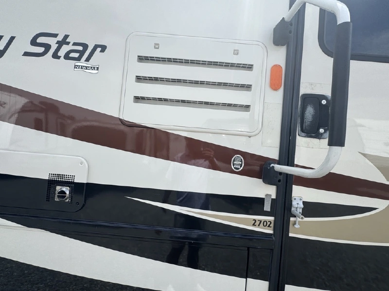2010 NEWMAR BAY STAR 2702