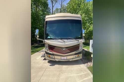 2017 Fleetwood DISCOVERY 39G in south haven MI