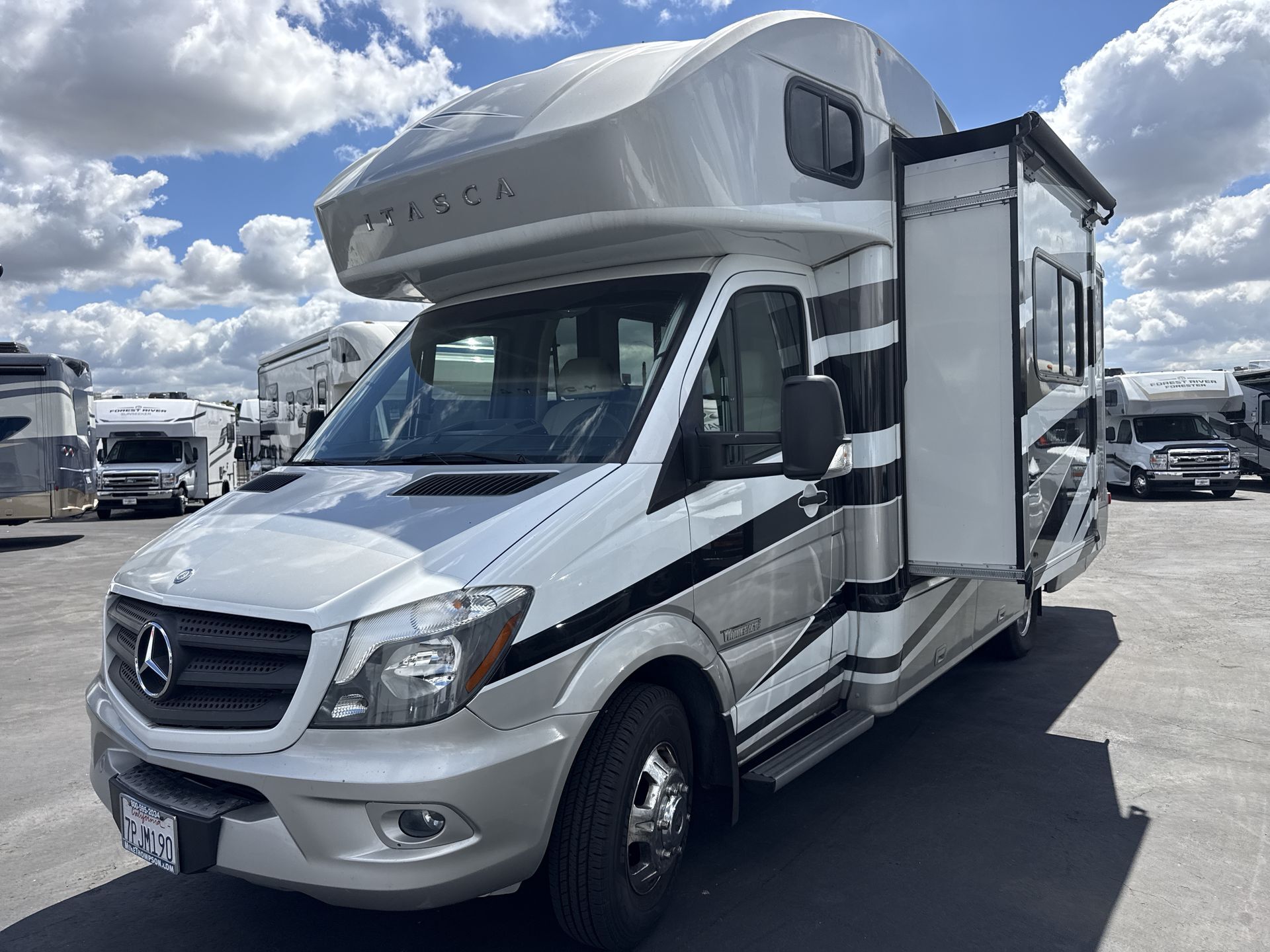 2016 Itasca NAVION 24V in santa fe springs CA