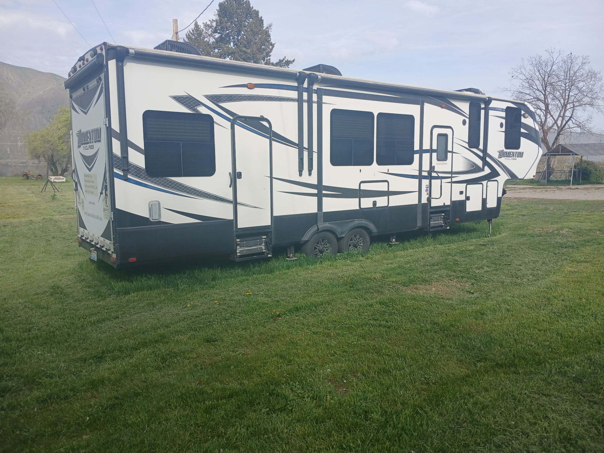 2016 Grand Design MOMENTUM M-CLASS 350M RV