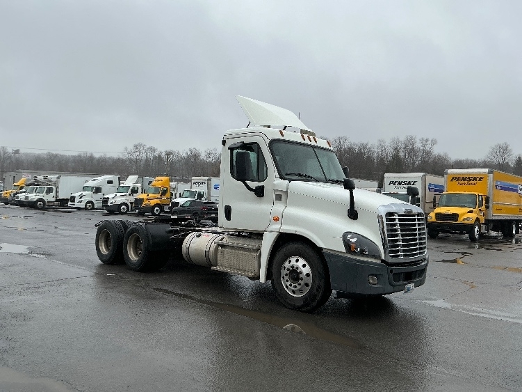 2018 FREIGHTLINER CASCADIA 125 in Wilkes Barre, PA