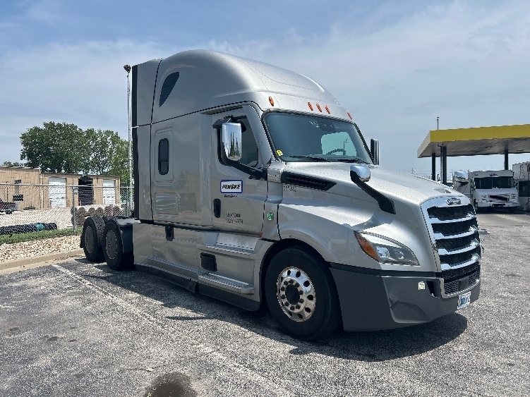 2021 FREIGHTLINER CASCADIA 126 in Kansas City, MO