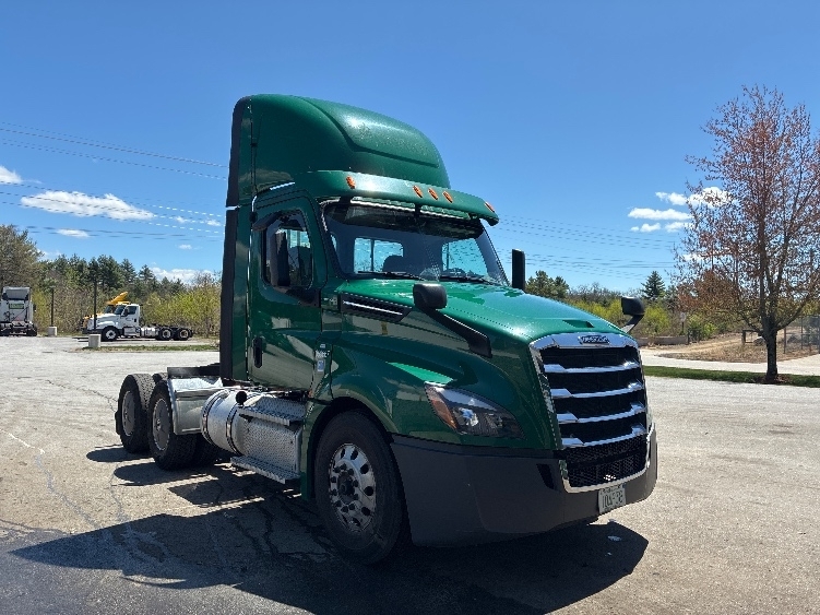 2020 FREIGHTLINER CASCADIA 126 in Londonderry, NH