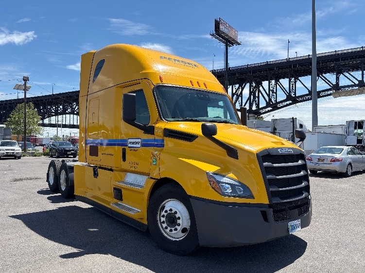 2022 FREIGHTLINER CASCADIA 126 in Newark, NJ