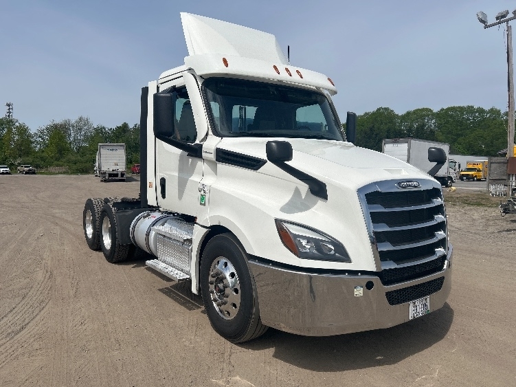 2022 FREIGHTLINER CASCADIA 126 in Londonderry, NH