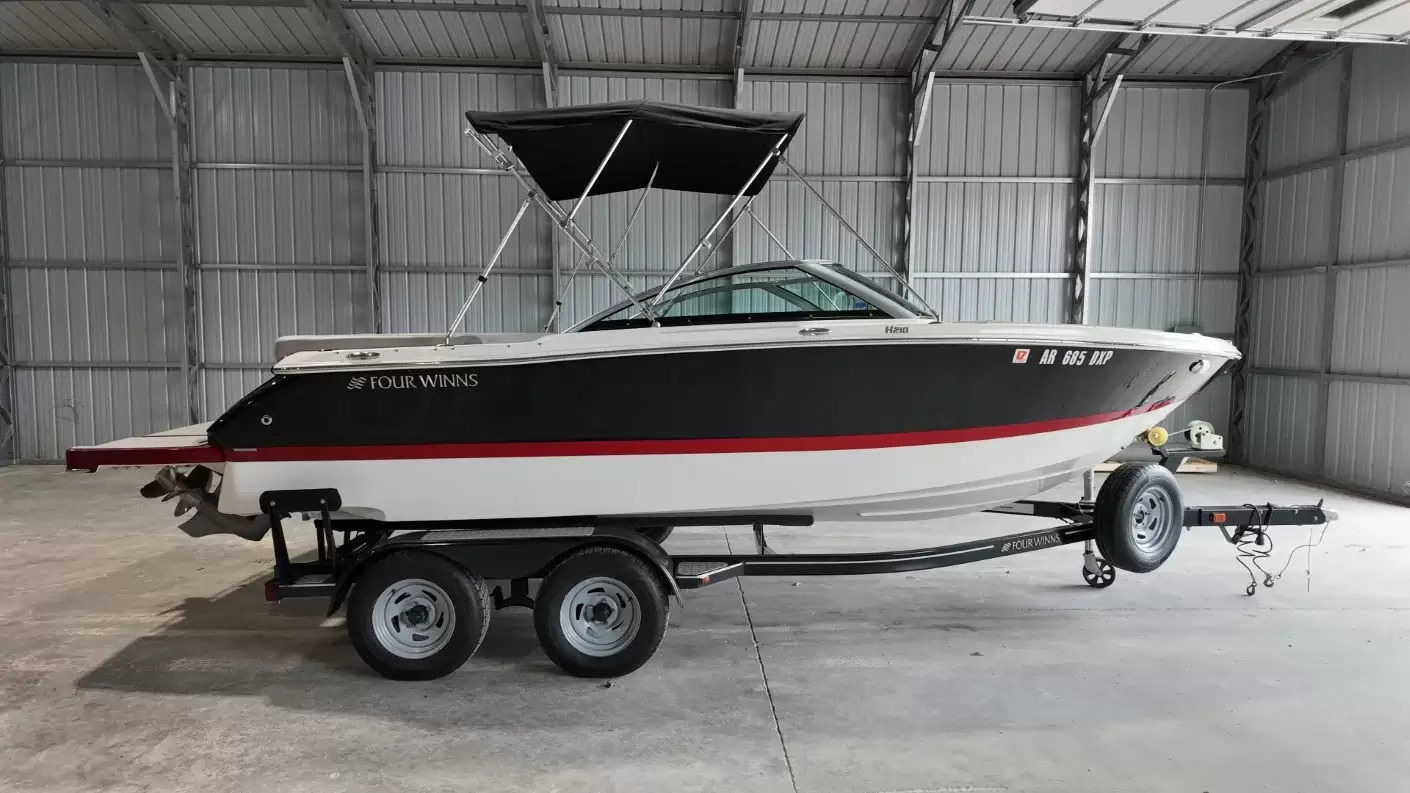 2017 Four Winns H210 in shell knob MO