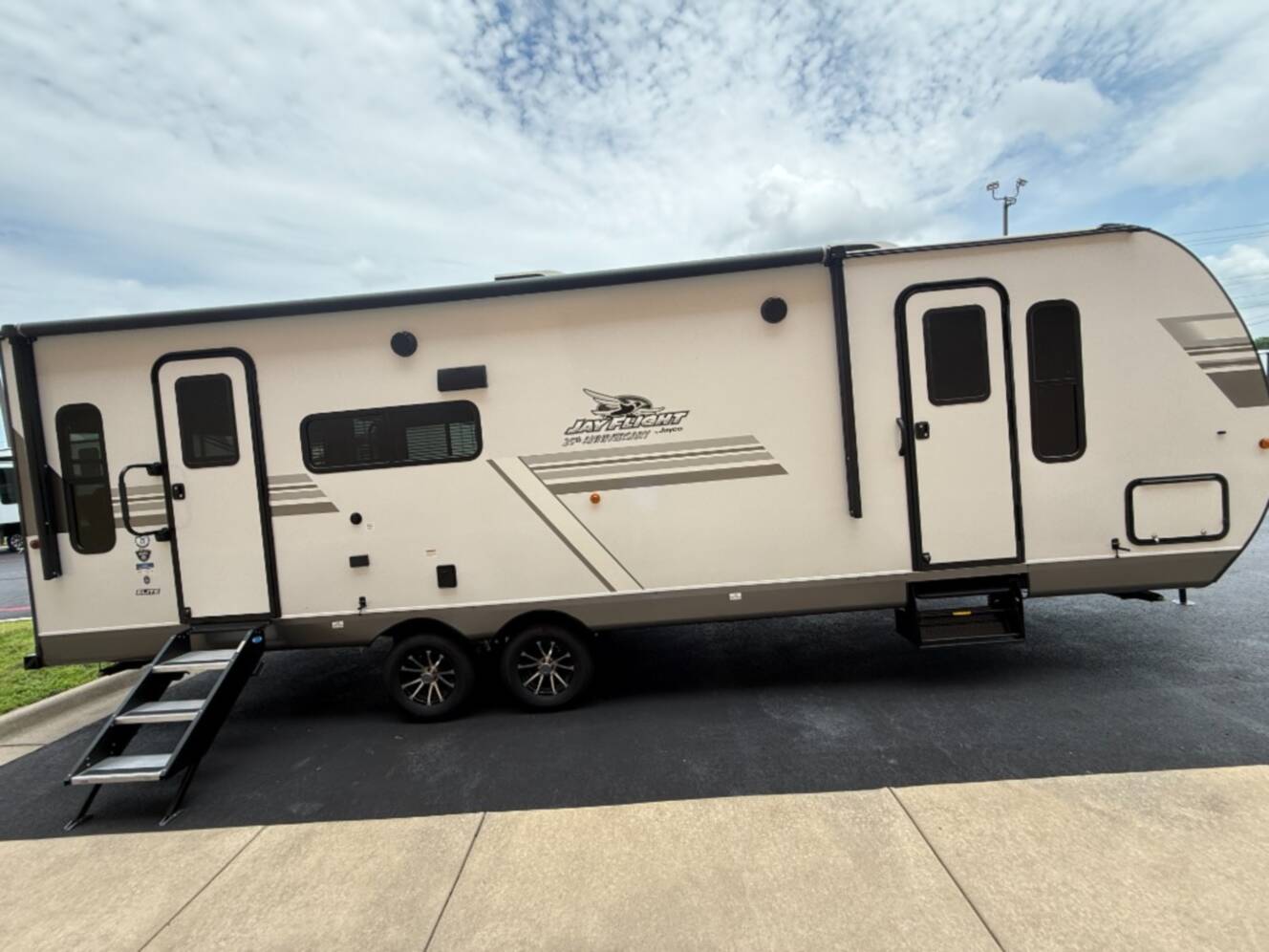 A photo of this 2027 Jayco Jay Flight SLX 262RLS