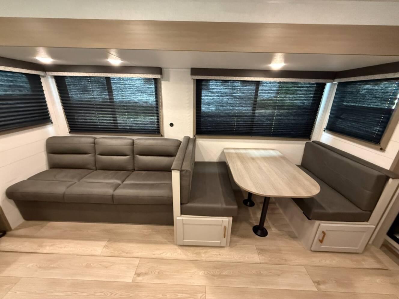 A photo of this 2027 Jayco Jay Flight SLX 262RLS