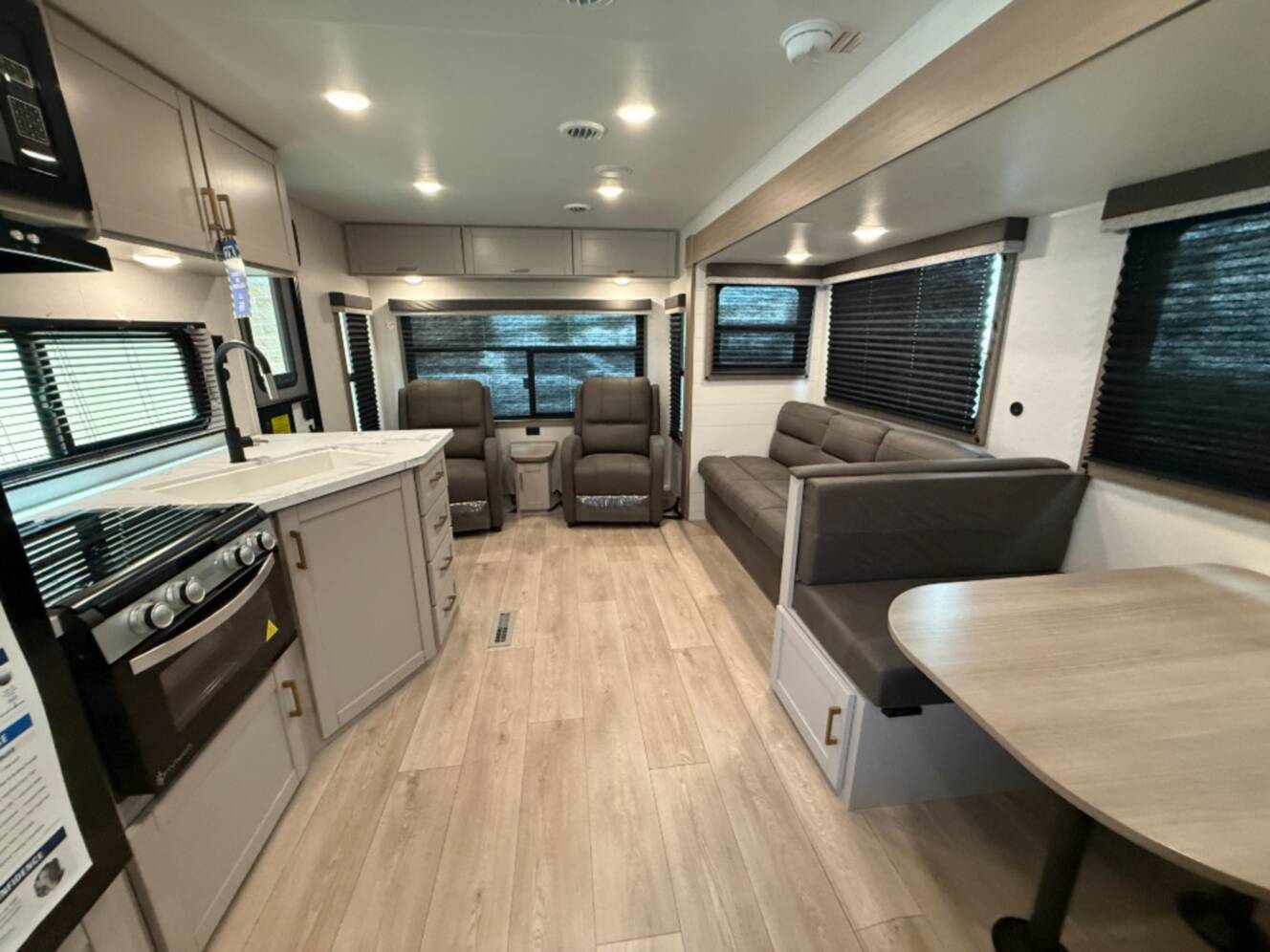 A photo of this 2027 Jayco Jay Flight SLX 262RLS