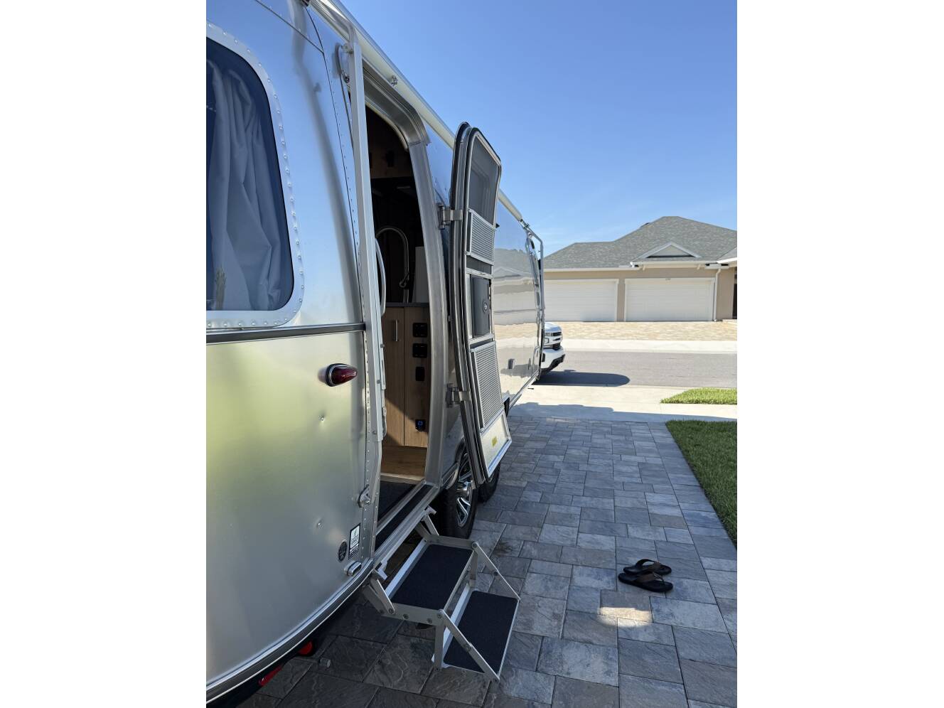 A photo of this 2024 Airstream TRADE WIND 25FBQH
