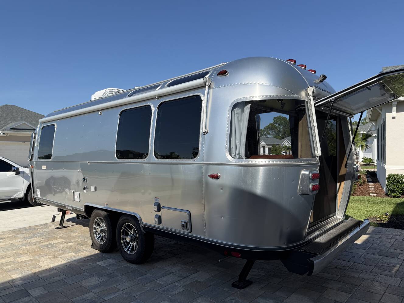 A photo of this 2024 Airstream TRADE WIND 25FBQH
