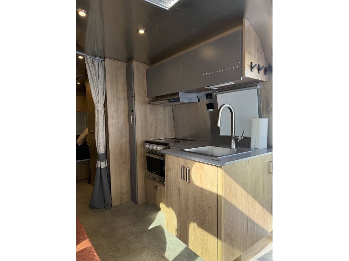 A photo of this 2024 Airstream TRADE WIND 25FBQH