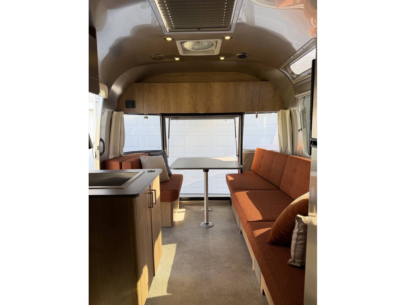 A photo of this 2024 Airstream TRADE WIND 25FBQH
