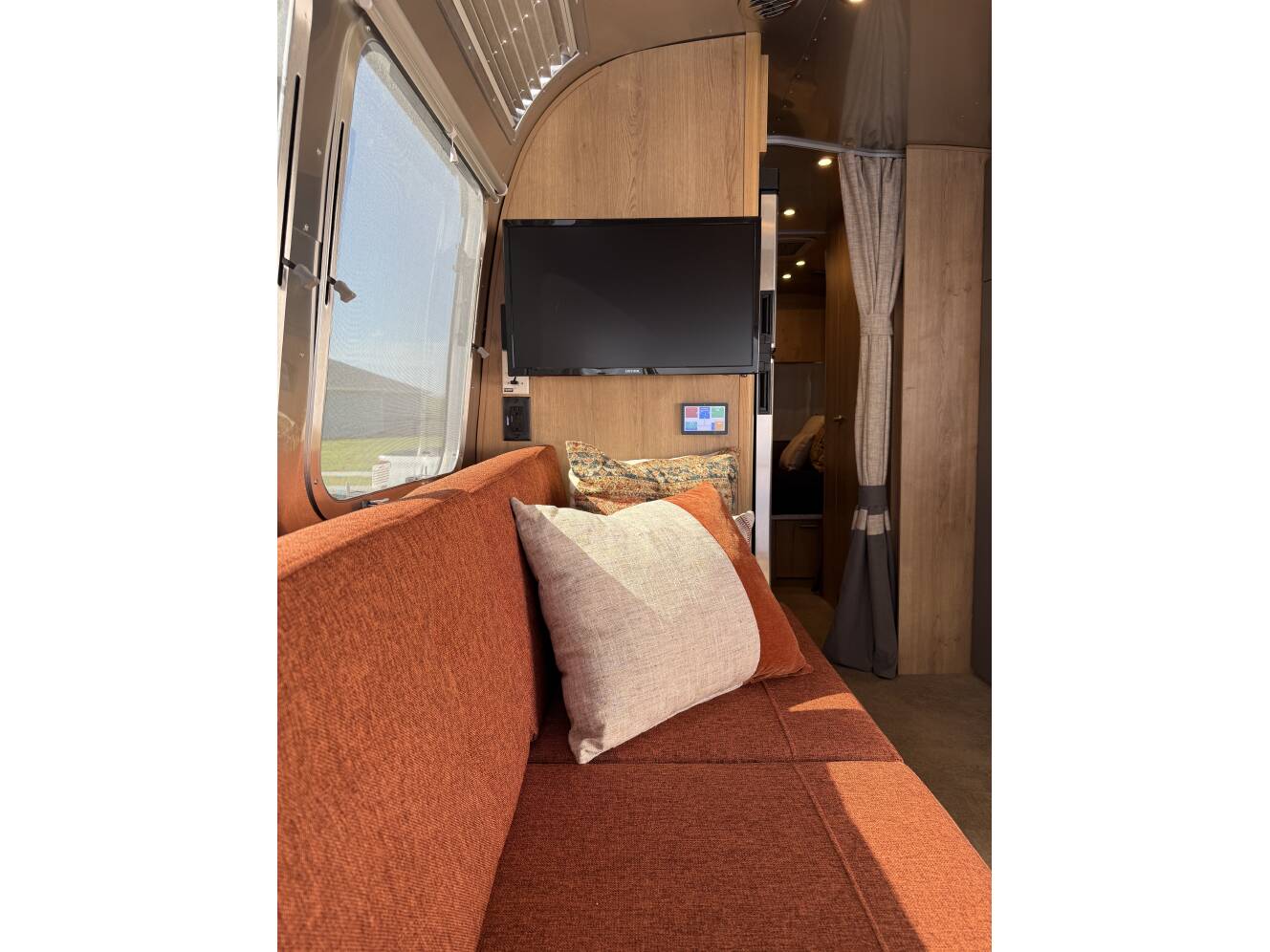 A photo of this 2024 Airstream TRADE WIND 25FBQH