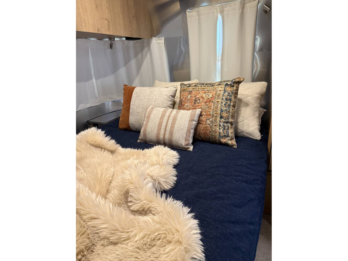 A photo of this 2024 Airstream TRADE WIND 25FBQH