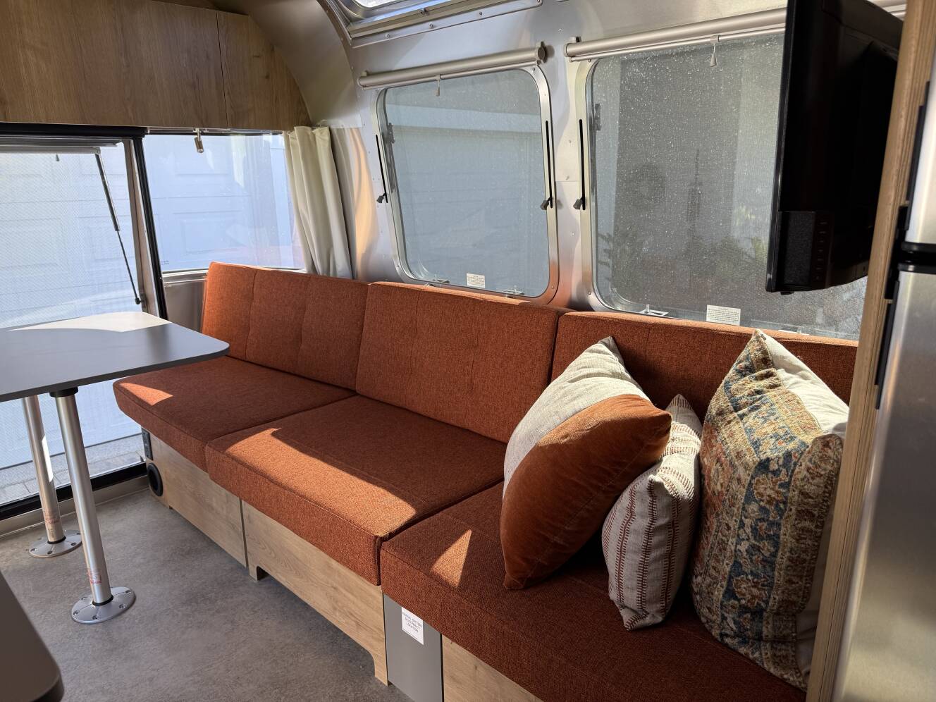 A photo of this 2024 Airstream TRADE WIND 25FBQH