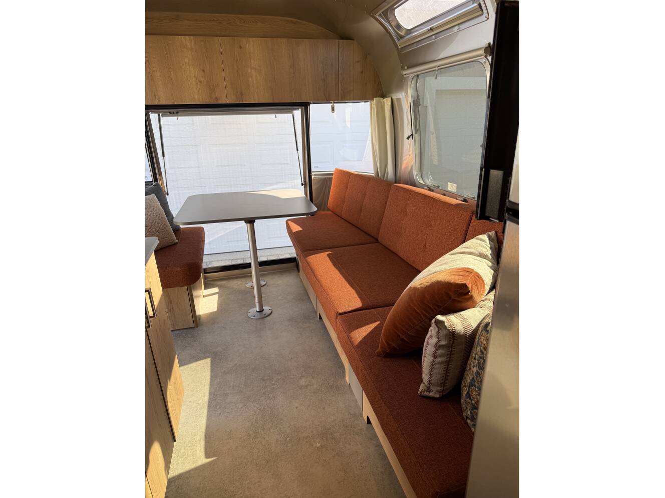 A photo of this 2024 Airstream TRADE WIND 25FBQH