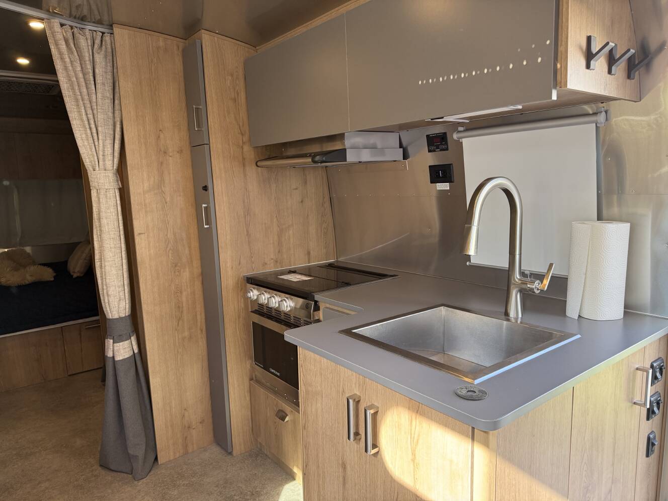 A photo of this 2024 Airstream TRADE WIND 25FBQH
