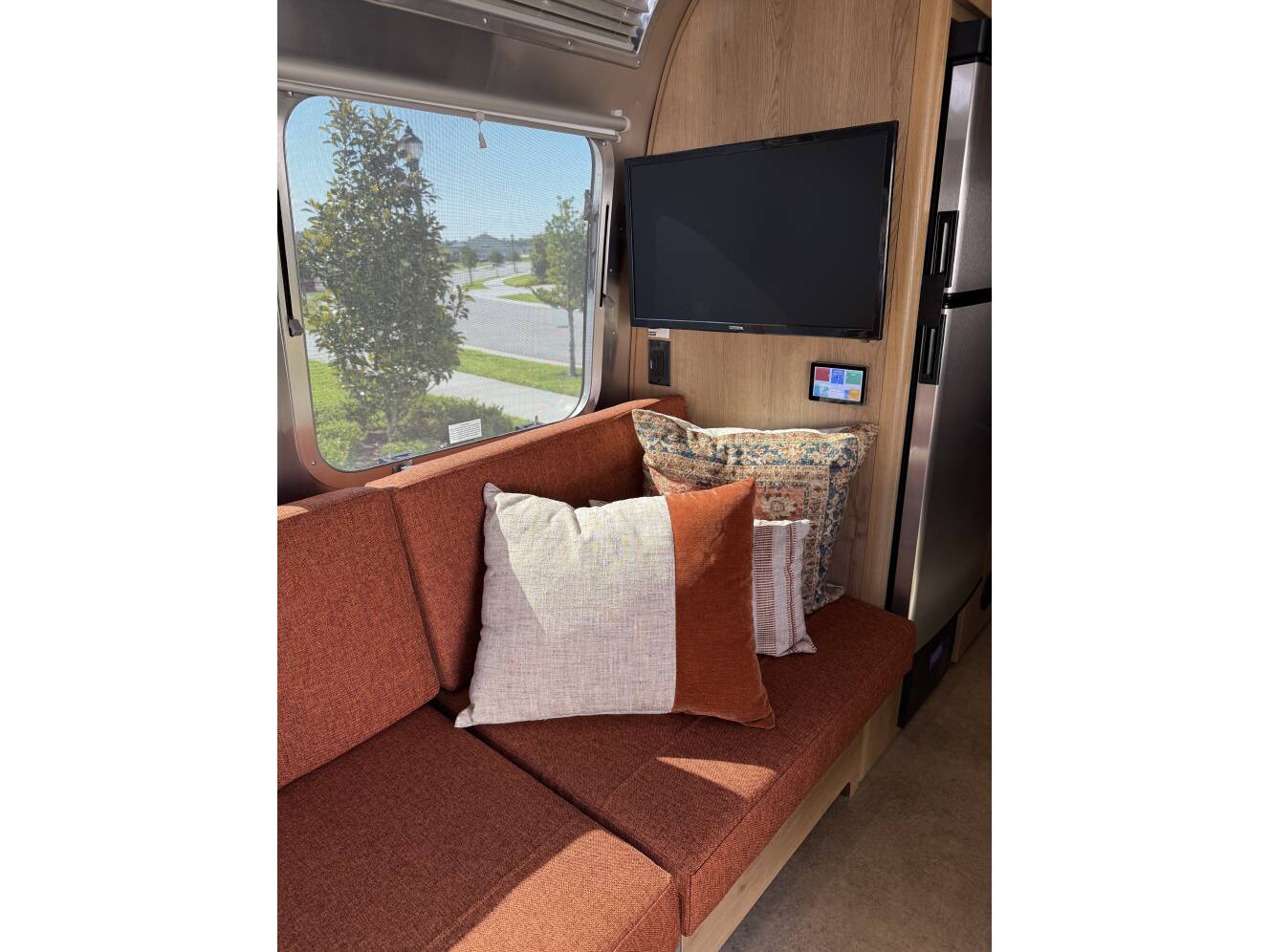A photo of this 2024 Airstream TRADE WIND 25FBQH