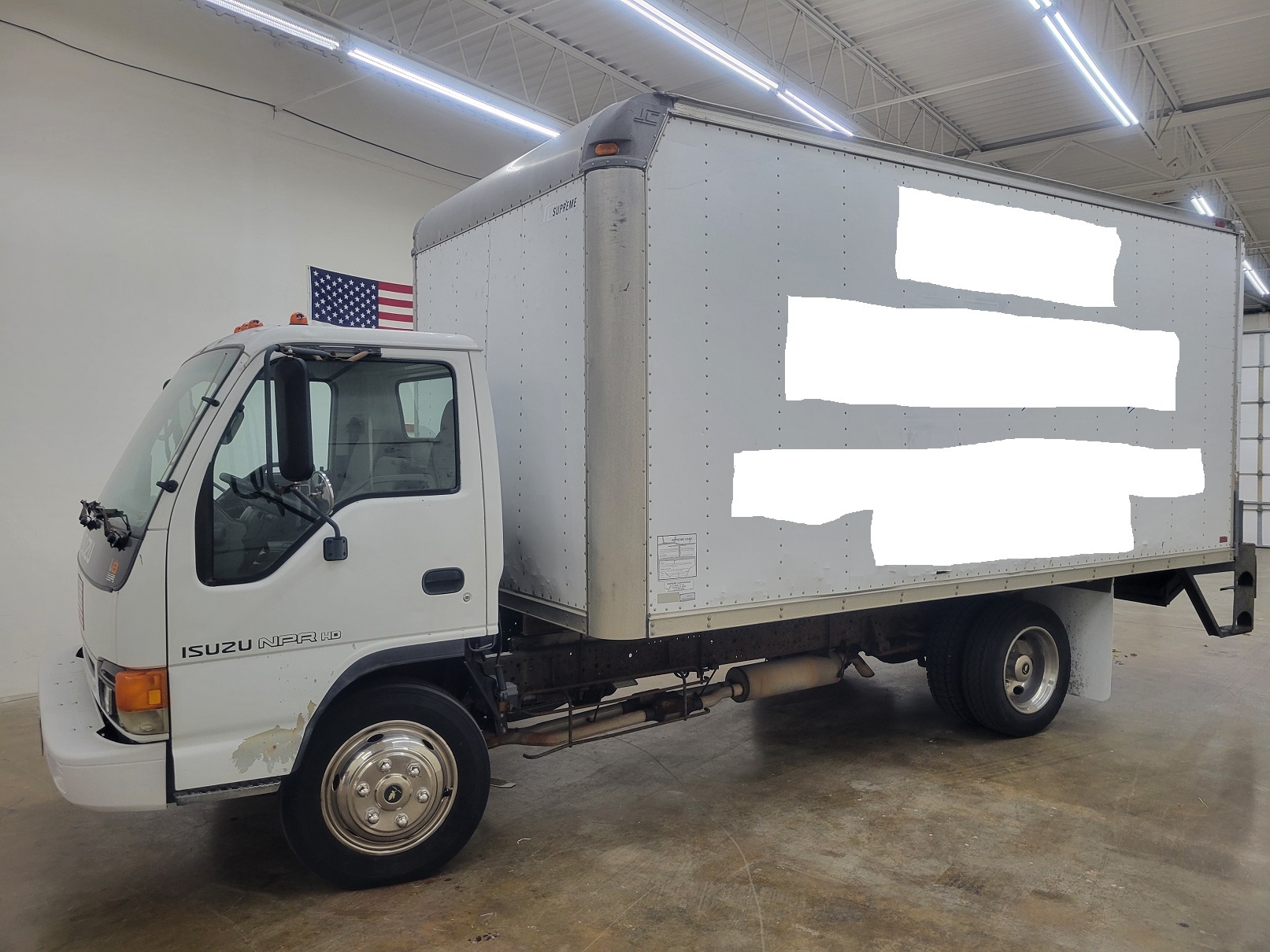 2000 ISUZU Npr in St Charles, MO