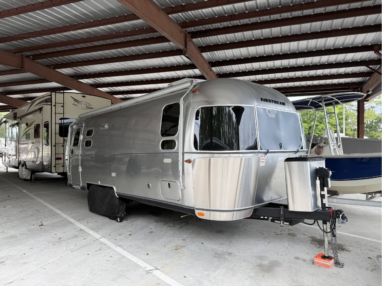 A photo of this 2024 Airstream TRADE WIND 25FBQH