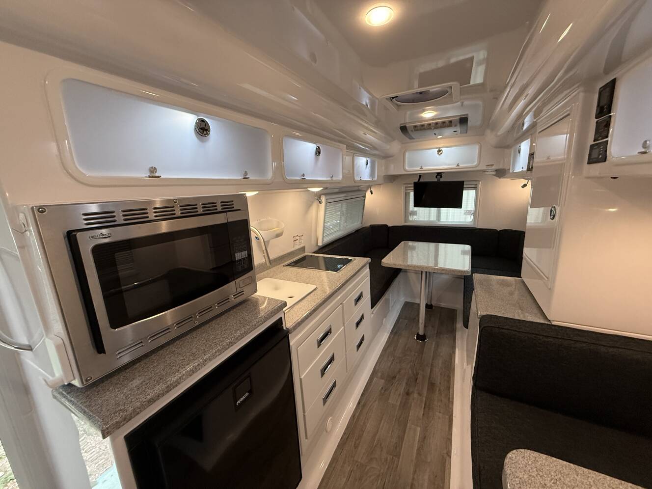 A photo of this 2023 Oliver LEGACY ELITE II STANDARD