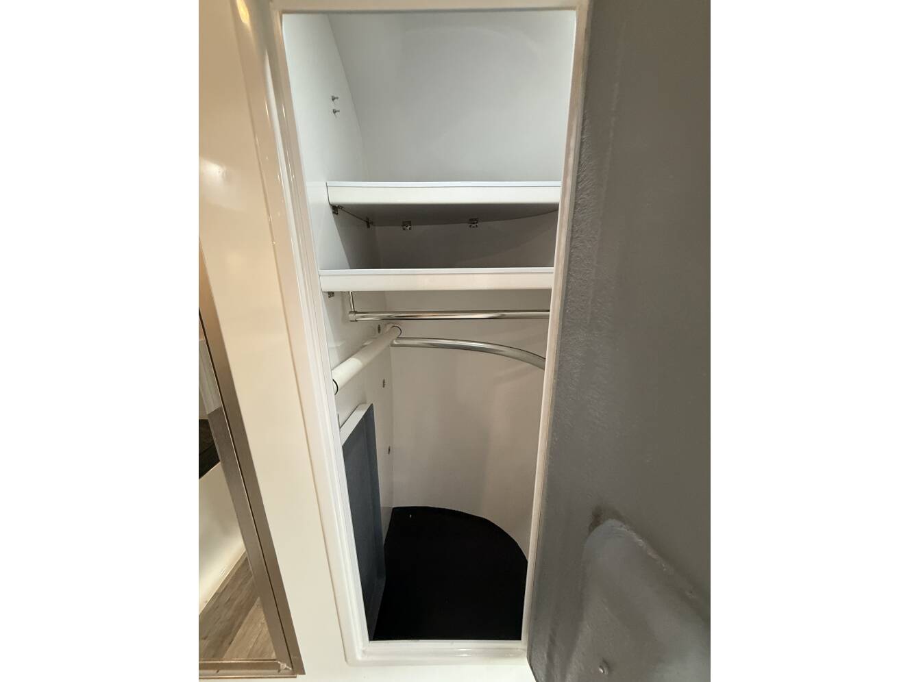 A photo of this 2023 Oliver LEGACY ELITE II STANDARD