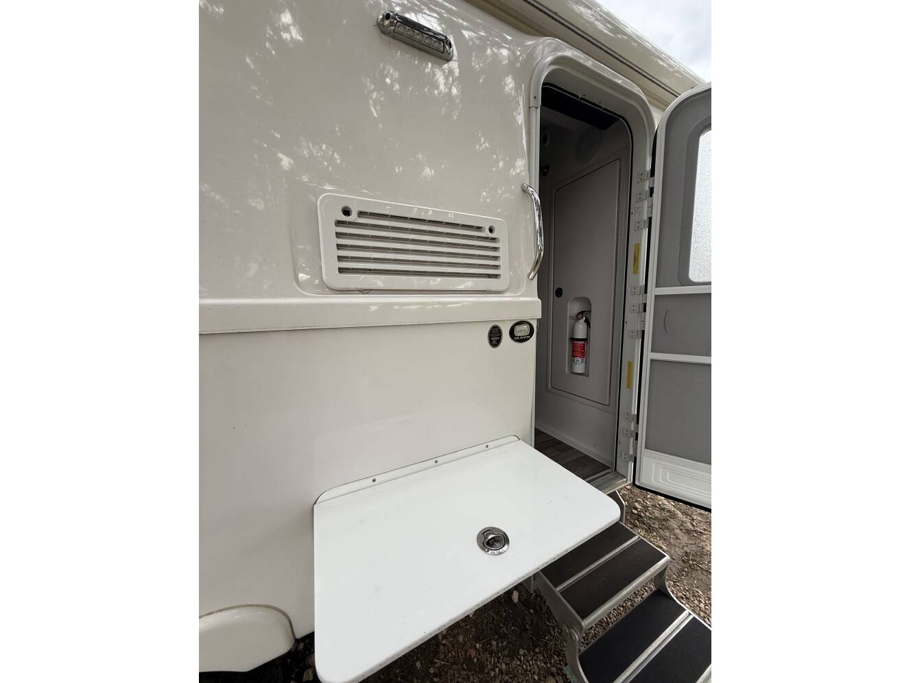 A photo of this 2023 Oliver LEGACY ELITE II STANDARD