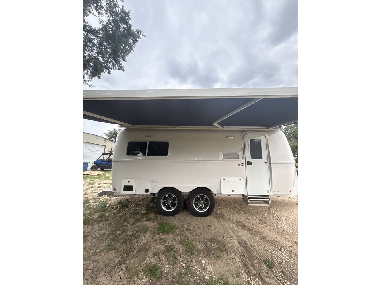 A photo of this 2023 Oliver LEGACY ELITE II STANDARD