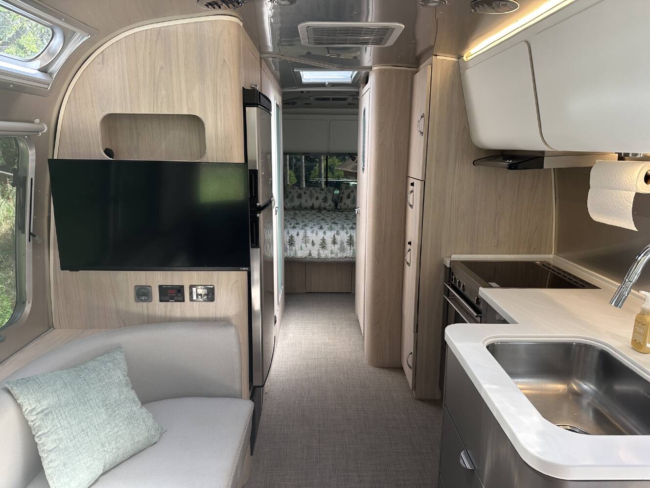 A photo of this 2023 Airstream GLOBETROTTER 27FB