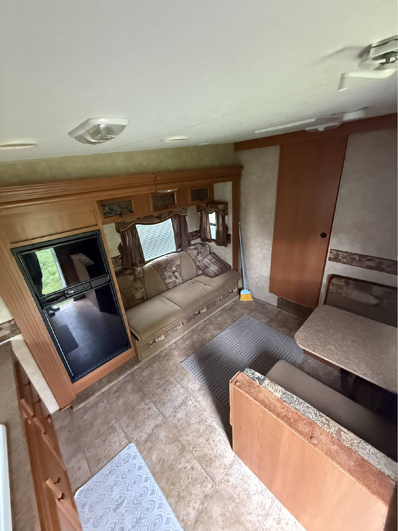 A photo of this 2010 K-Z SPORTSMEN FIFTH WHEEL 231RK