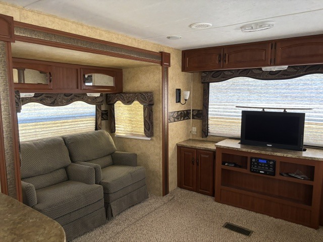 2011 Keystone OUTBACK SUPER-LITE 298RE in simi valley CA