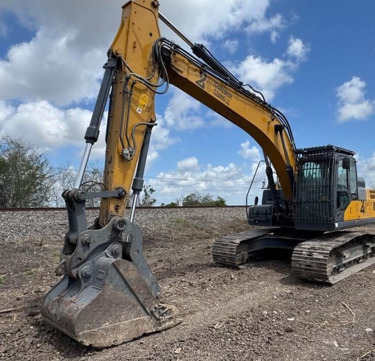 2023 XCMG XE210U in Lolita, TX