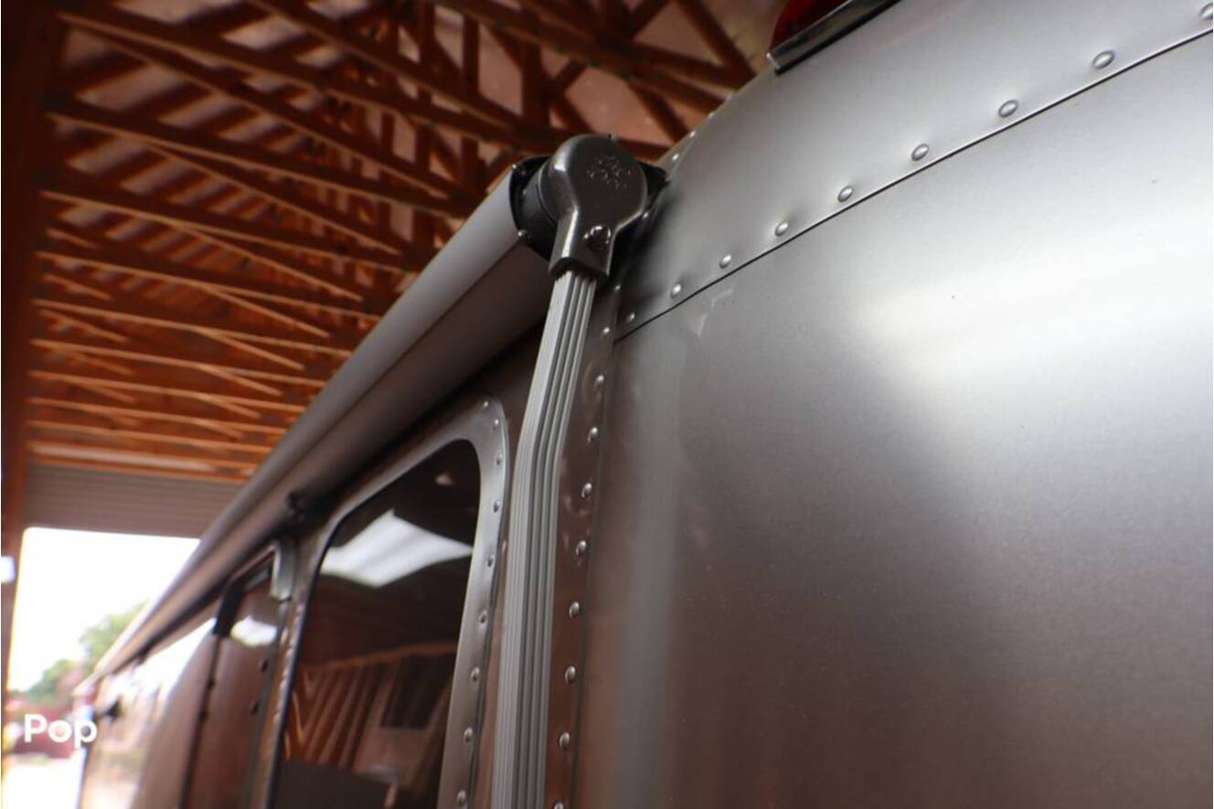 A photo of this 2017 Airstream International Signature 28RB
