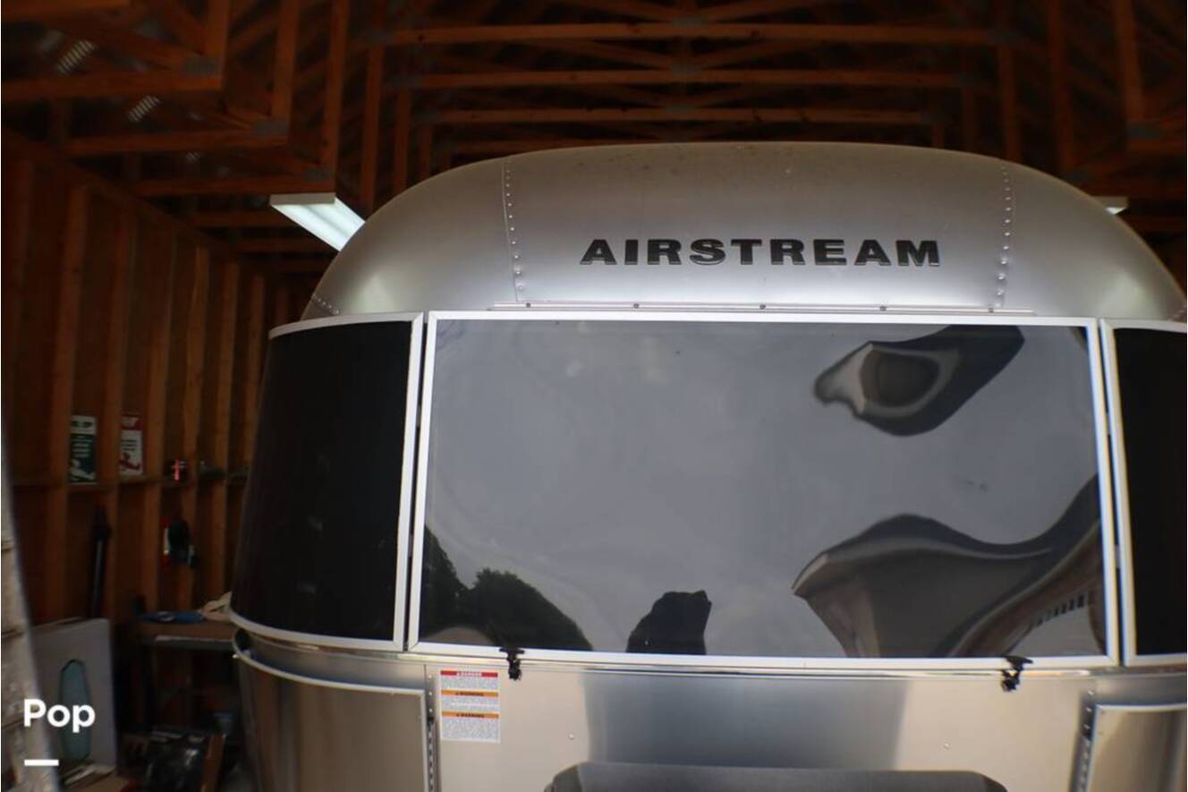 A photo of this 2017 Airstream International Signature 28RB