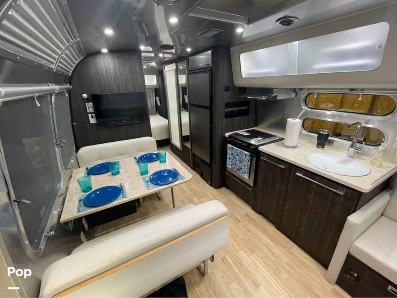A photo of this 2017 Airstream International Signature 28RB
