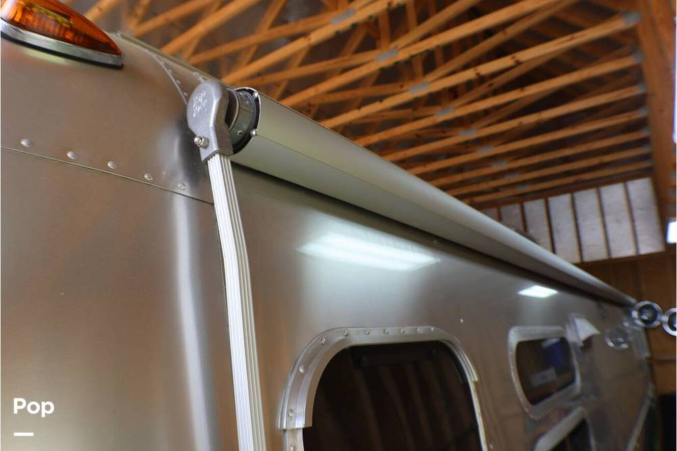 A photo of this 2017 Airstream International Signature 28RB