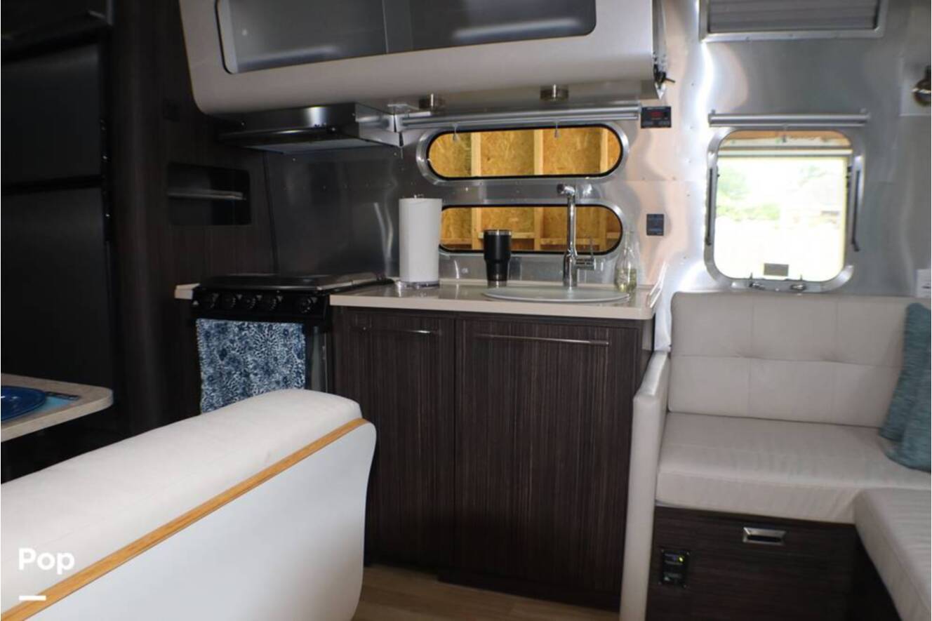 A photo of this 2017 Airstream International Signature 28RB