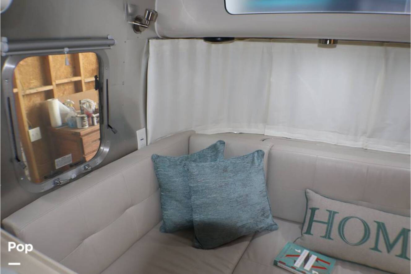 A photo of this 2017 Airstream International Signature 28RB
