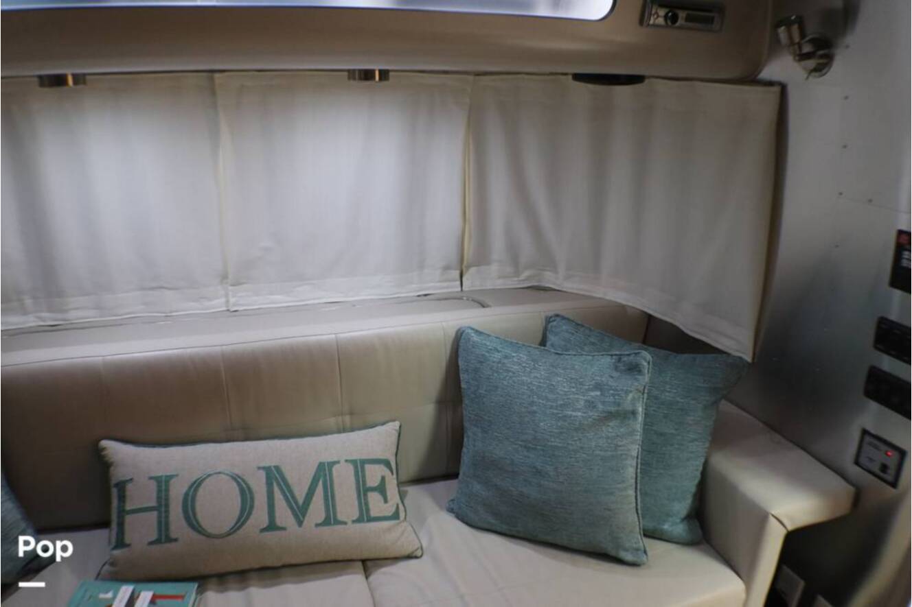 A photo of this 2017 Airstream International Signature 28RB