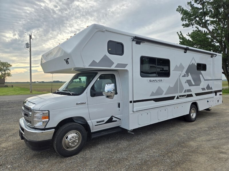 2027 Winnebago SUNFLYER 28MB RV