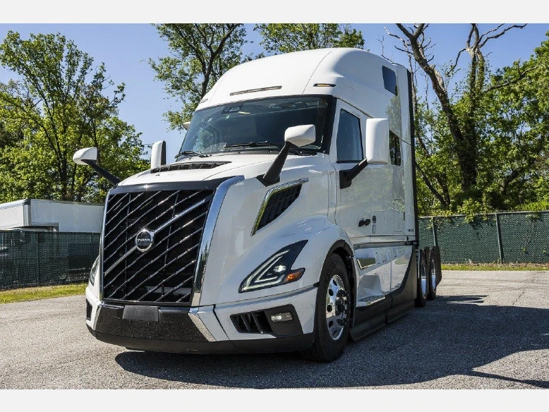 2025 VOLVO VNL64T860
