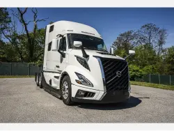 2025 VOLVO VNL64T860