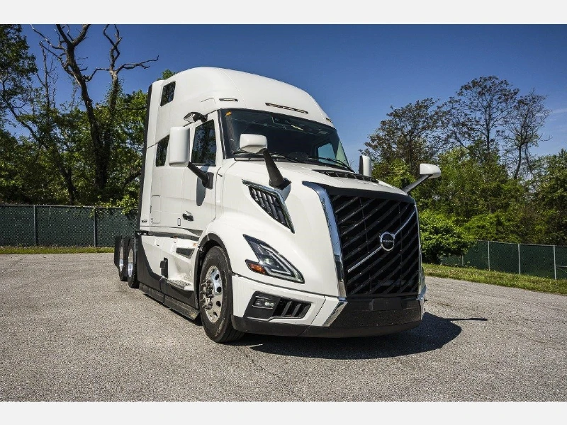 2025 VOLVO VNL64T860