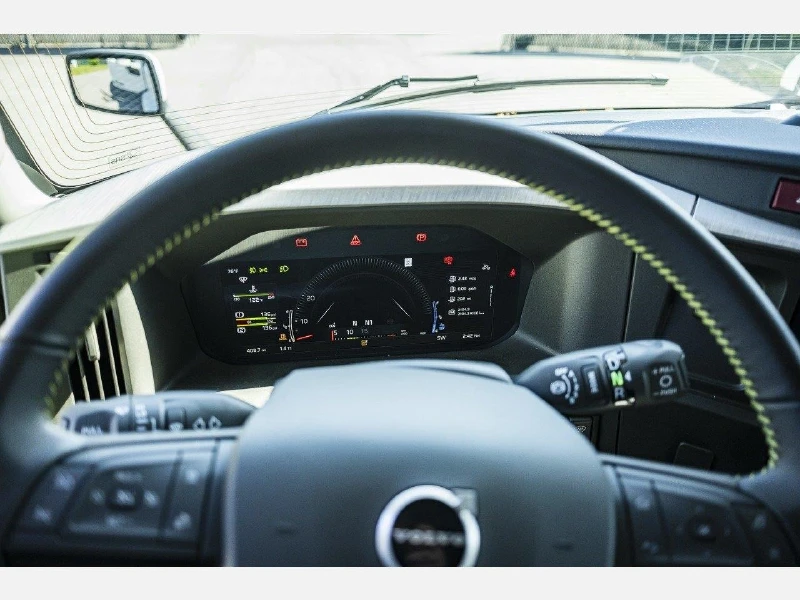 2025 VOLVO VNL64T860