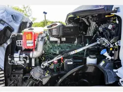 2025 VOLVO VNL64T860